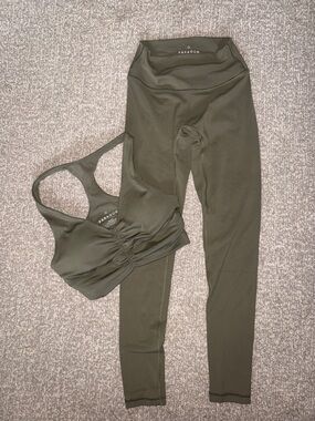 PARAGON Olive Active Set - Bra & Leggings
